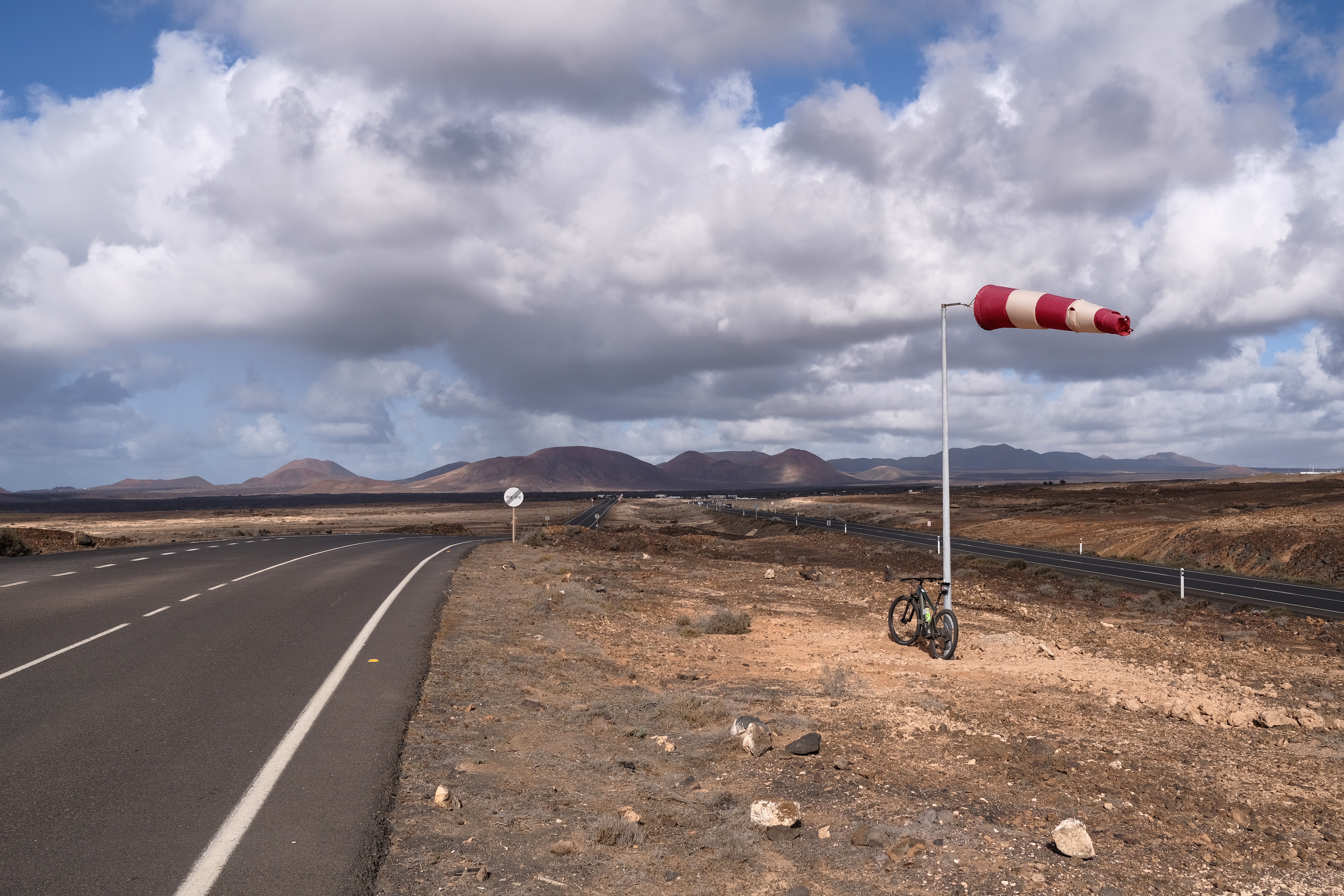 Balise J7 installée sur une autoroute française